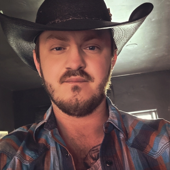 Cognar Fjallhersir är rolig och smart. Jag bor i Arizona och jag har två mopsar. - Picture 5 of 12